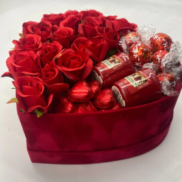 Valentine's Day Red Velvet Hat Box (Auto win)